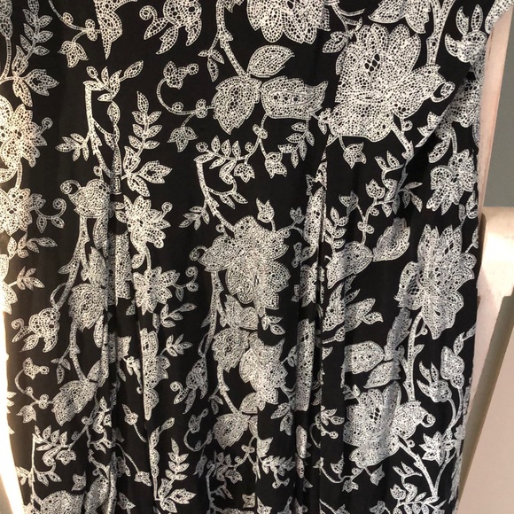 Silence + Noise Floral Dress - Picture 3 of 4